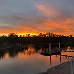 2 Bedroom Unit Mooloolaba- Walk To The Beach