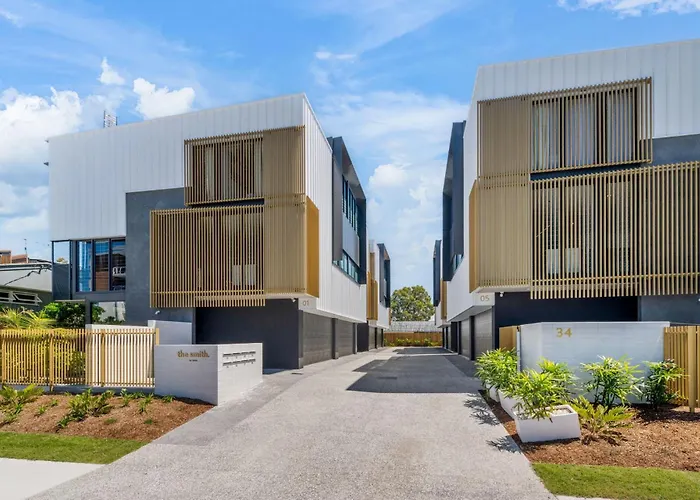 The Smith Luxurious Brand New 3 Bedroom Townhouse By The Beach