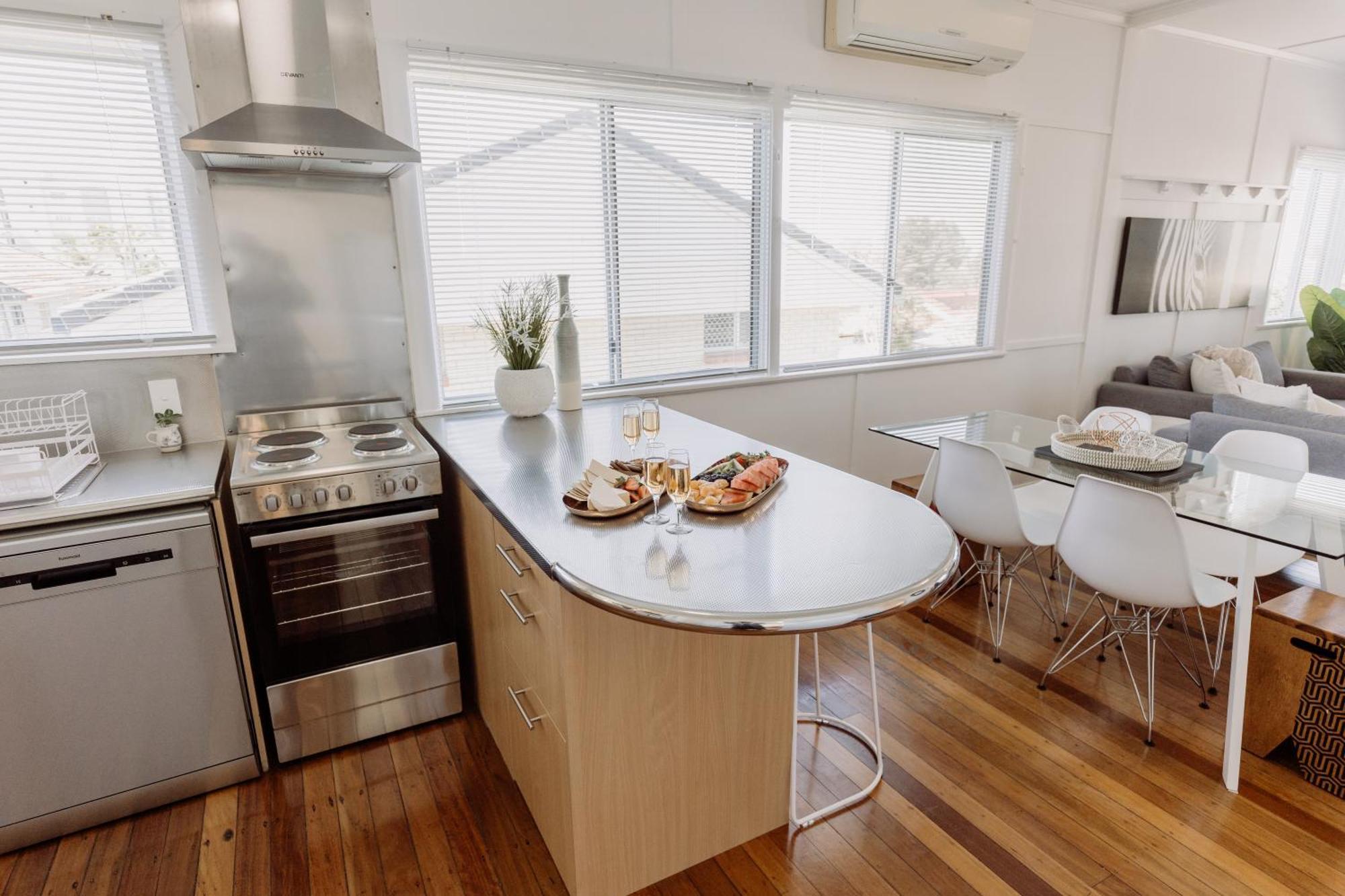 Beachside Pet-friendly Retreat In *