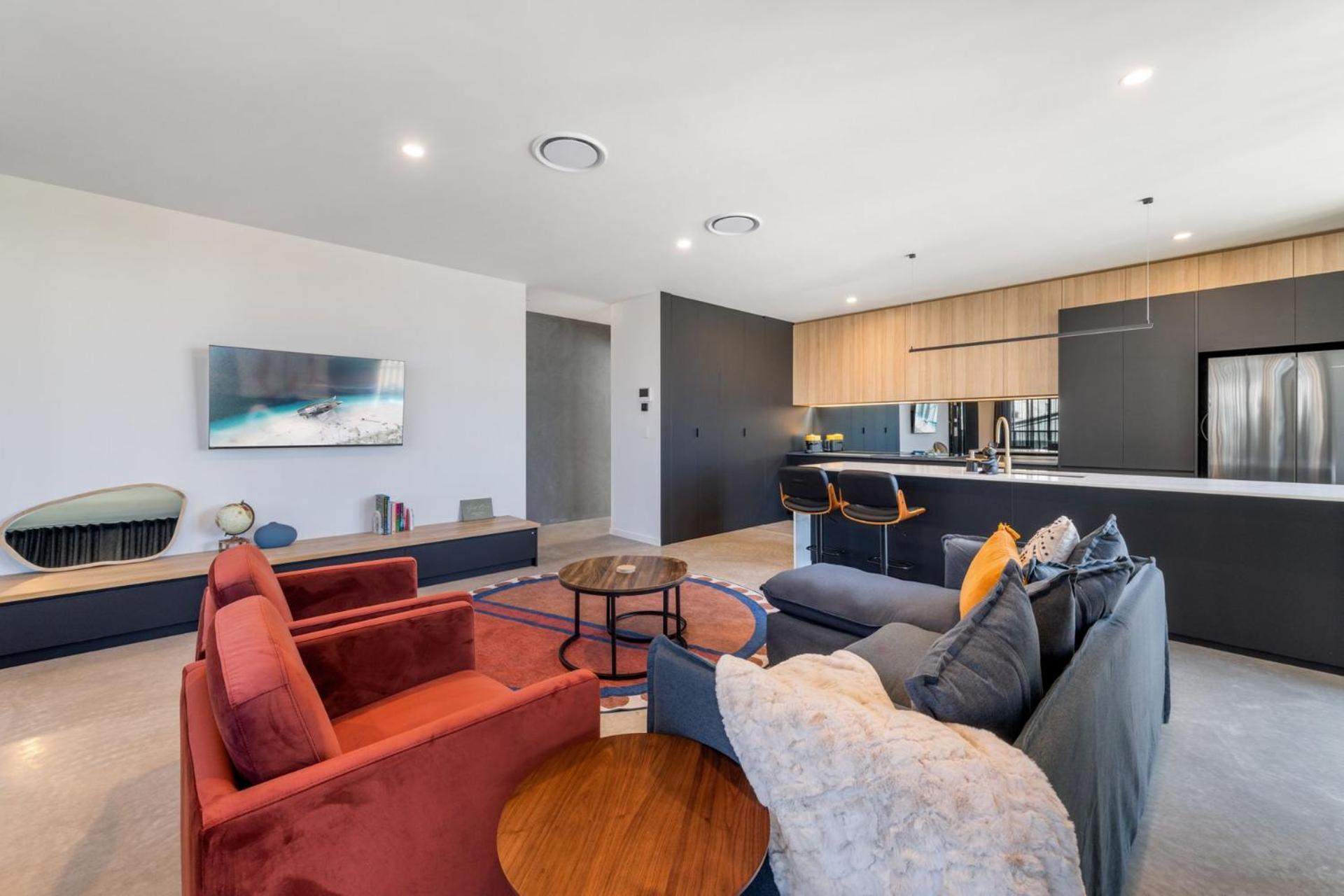 The Smith Luxurious Brand New 3 Bedroom Townhouse By The Holiday home *