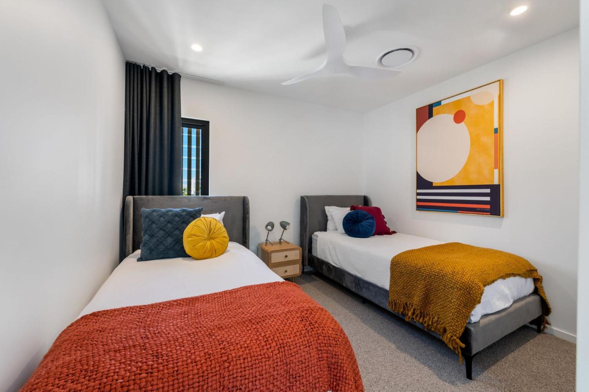 The Smith Luxurious Brand New 3 Bedroom Townhouse By The Holiday home *