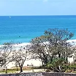 Mooloolaba Beachfront Apartment In Sandcastles