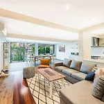 Mooloolaba Waterfront Home With A Pontoon-7 Beds
