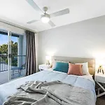 Mooloolaba Waterfront Home With A Pontoon-7 Beds