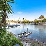 Mooloolaba Waterfront Home With A Pontoon-7 Beds