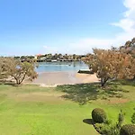 2 Bd Spacious Apartment In Parkyn Parade With Water Views.