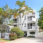 2 Bd Spacious Apartment In Parkyn Parade With Water Views.