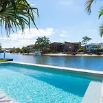 Coorumbong 28 Six Bedroom Beach Home On Mooloolaba Canal With Pool Ac Free Wifi