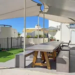 2 Bedroom Apartment, Sleeps 5 In Central Mooloolaba Resort