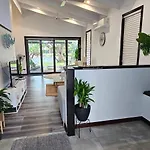 Mooloolaba Canal Home - Modern 4Bedroom With Spa, Sauna And Private Pontoon - New Proprietor 2024