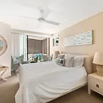 3 Bedroom Luxurious And Spacious Apartment One Street Away From Beach