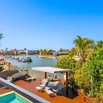 Luxurious Waterfront 5 Bedroom Coastal Retreat On Amarina