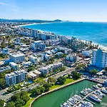 Salty Kisses @ Riverdance - 3 Bedroom Apartment