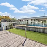 4 Bedroom Home On Canal