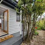 Chic 2-Bed Cabin-Style Home By Mooloolaba Beach