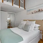 Chic 2-Bed Cabin-Style Home By Mooloolaba Beach