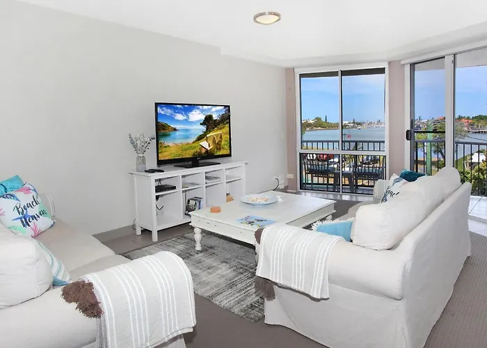 3 Bedroom Unit With Views Of Marina, Close To Beach