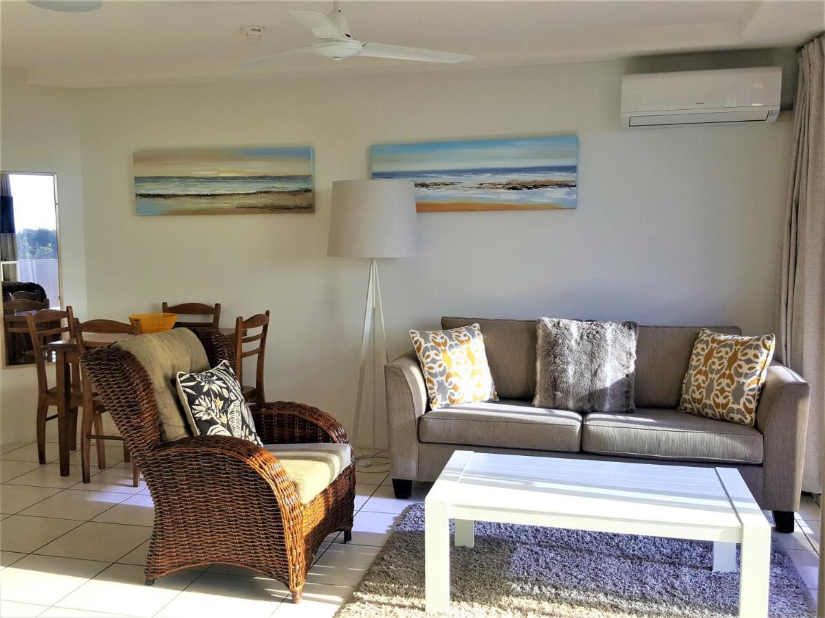 Beachfront In Sandcastles Apartment