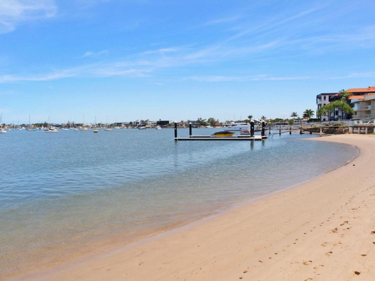 Apartment 3 Bedroom Unit With Views Of Marina, Close To Beach Mooloolaba
