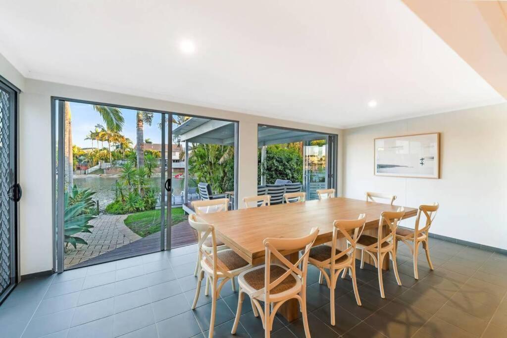 Waterfront With A Pontoon-7 Beds Holiday home