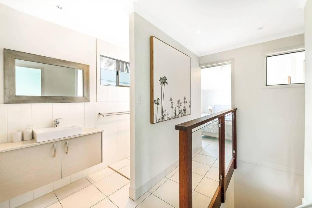 Waterfront With A Pontoon-7 Beds Holiday home *