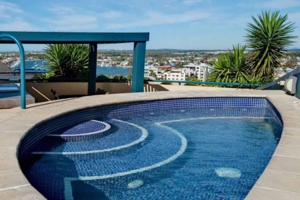 8th Floor Unit , Landmark *