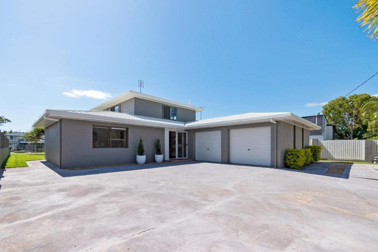 Holiday home Coorumbong 28 Six Bedroom On Canal With Pool Ac Free Wifi *