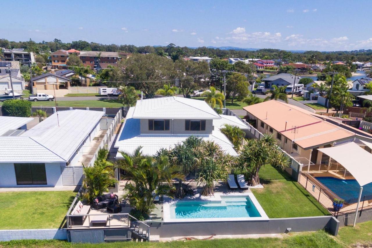 Coorumbong 28 Six Bedroom On Canal With Pool Ac Free Wifi