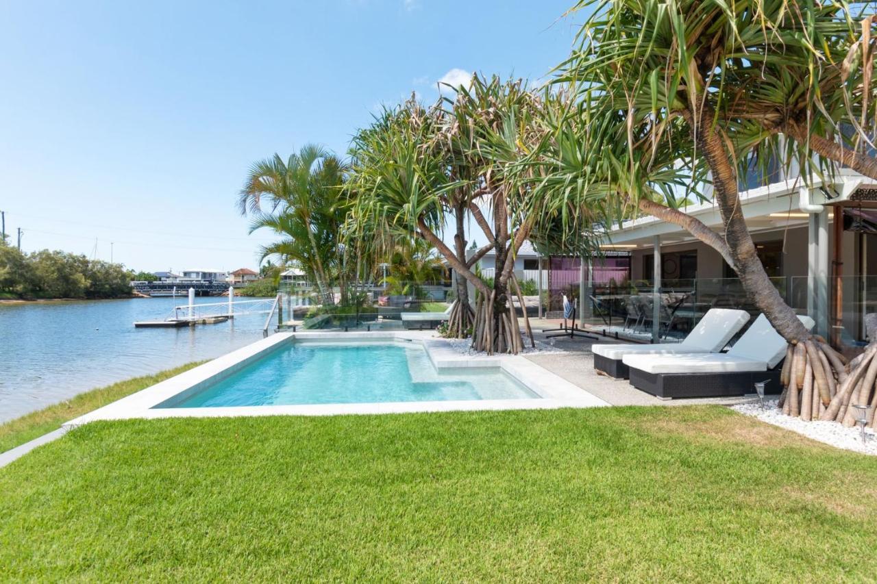 Coorumbong 28 Six Bedroom On Canal With Pool Ac Free Wifi Holiday home Mooloolaba