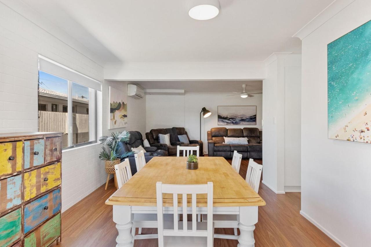 Coorumbong 28 Six Bedroom On Canal With Pool Ac Free Wifi Holiday home