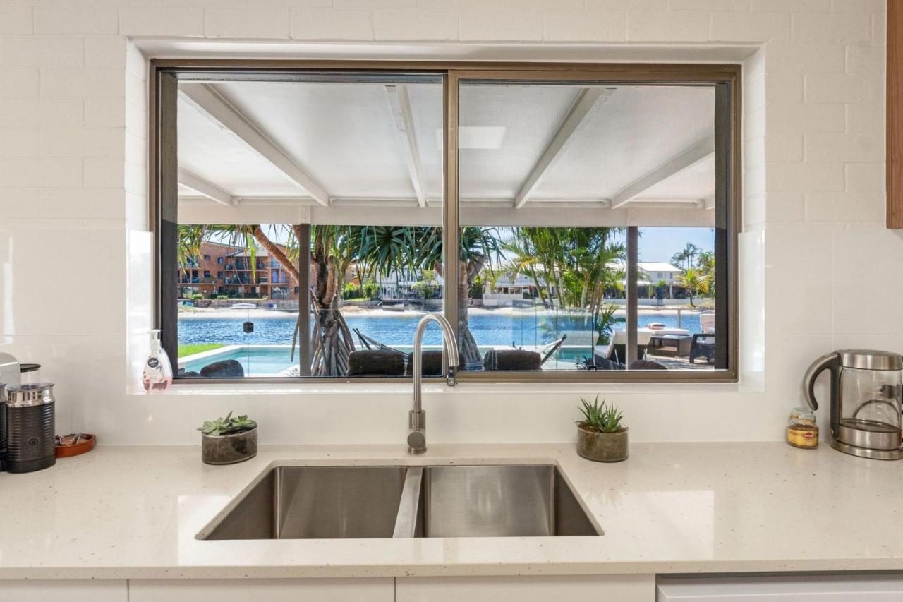 Coorumbong 28 Six Bedroom On Canal With Pool Ac Free Wifi Mooloolaba
