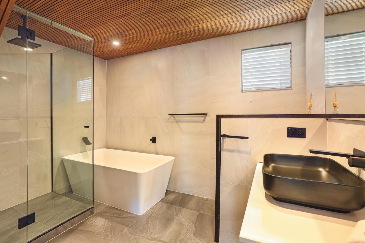 Canal - Modern 4bedroom With Spa, Sauna And Private Pontoon - New Proprietor 2024 Mooloolaba
