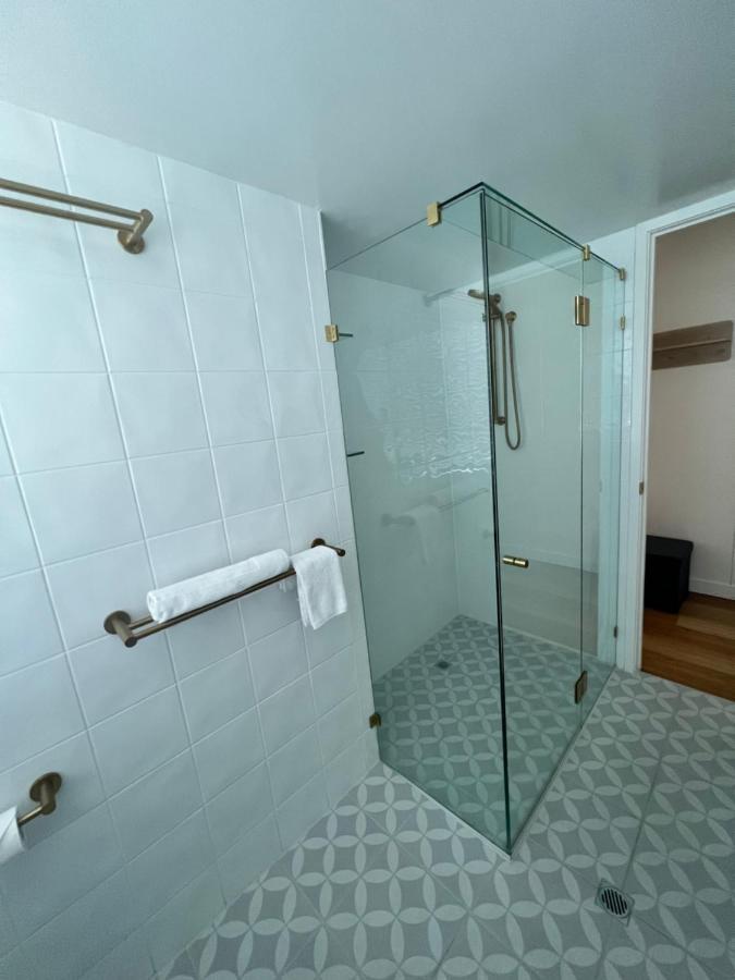 Apartment International 101 *