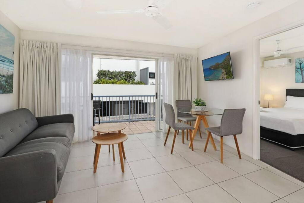 Beach Apartment, Relax, Dine, Wine & Breathe The Salt Air Apartment