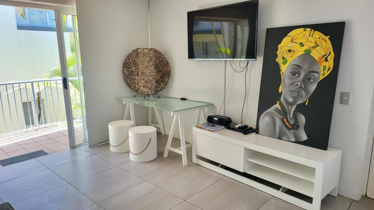 Mooloolaba Beach Beachwalk *