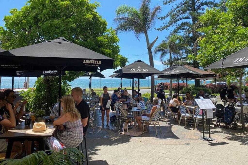 Beach Apartment, Relax, Dine, Wine & Breathe The Salt Air Apartment Mooloolaba
