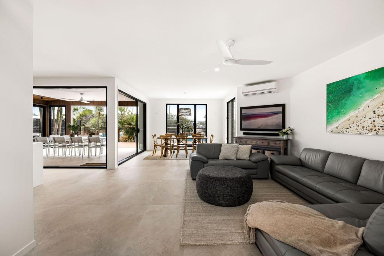 Coorumbong 16 - 5 Bedrooms Mooloolaba