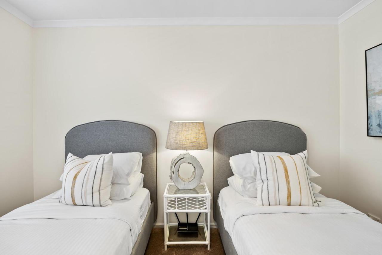 Regency 3 Bedroom Town House Apartment *