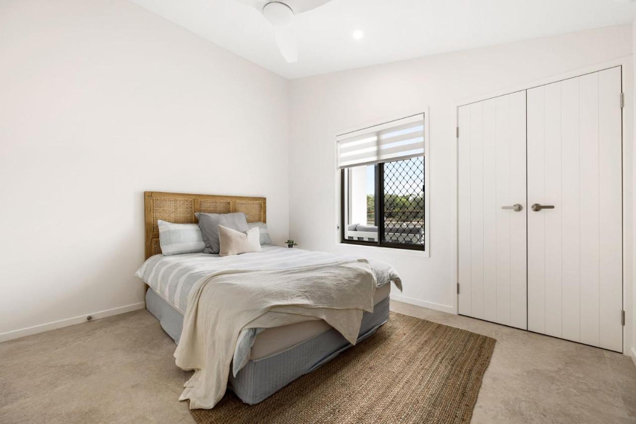 Coorumbong 16 - 5 Bedrooms Holiday home Mooloolaba