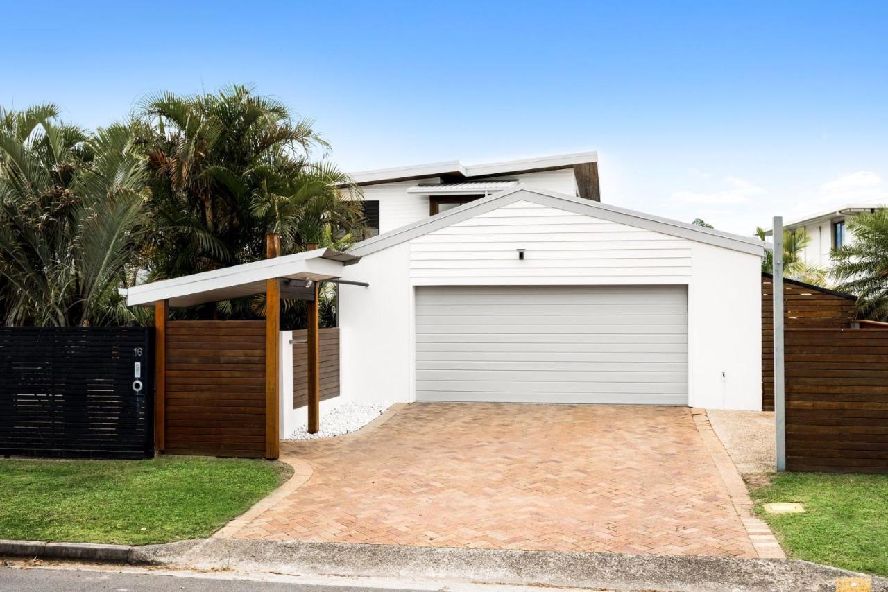 Coorumbong 16 - 5 Bedrooms * Mooloolaba