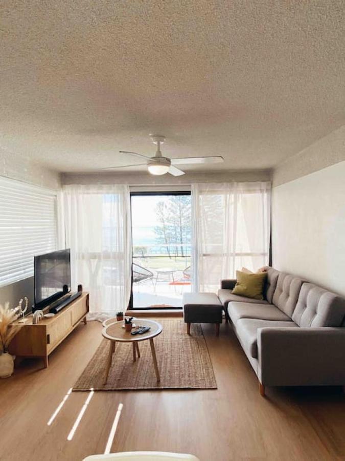 Stylish Getaway, Views, 2 Mins From Shops * Mooloolaba