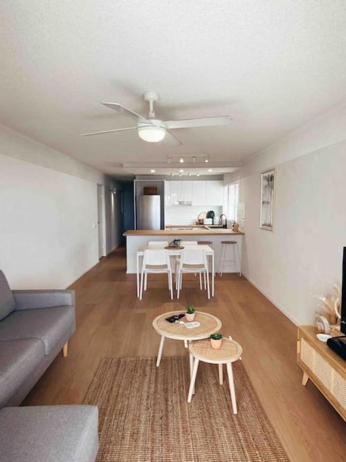 Stylish Getaway, Views, 2 Mins From Shops * Mooloolaba