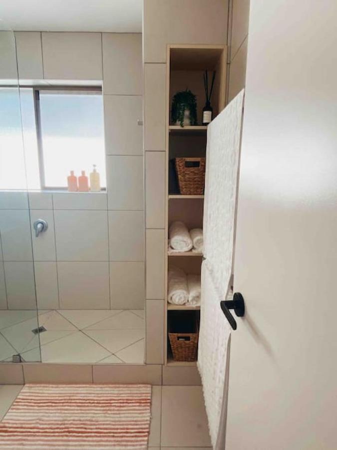 Stylish Getaway, Views, 2 Mins From Shops Mooloolaba