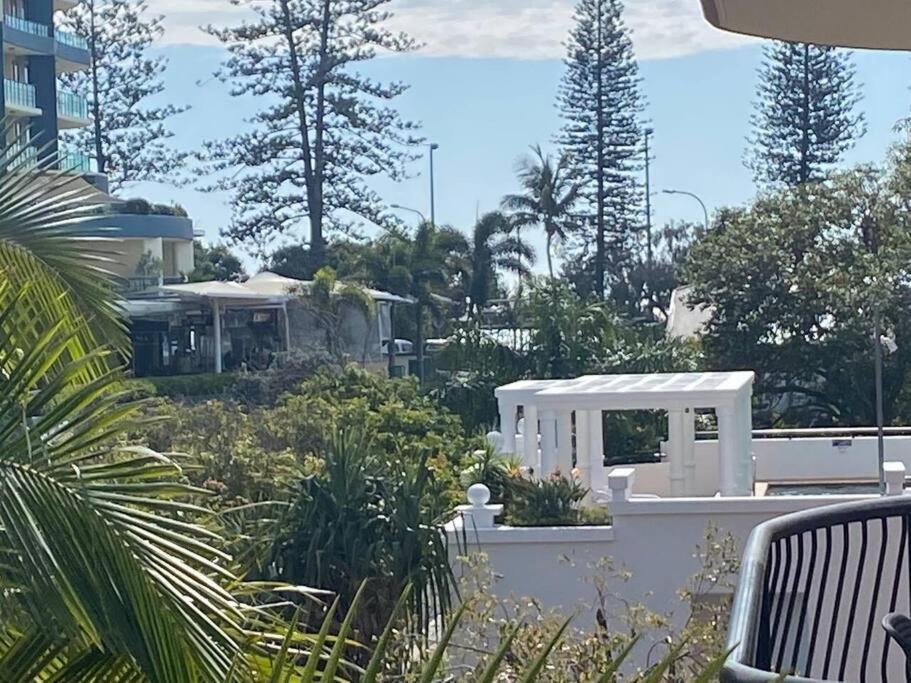 Apartment 2 Bedroom Central With Pool, Spa, Mini Golf Mooloolaba