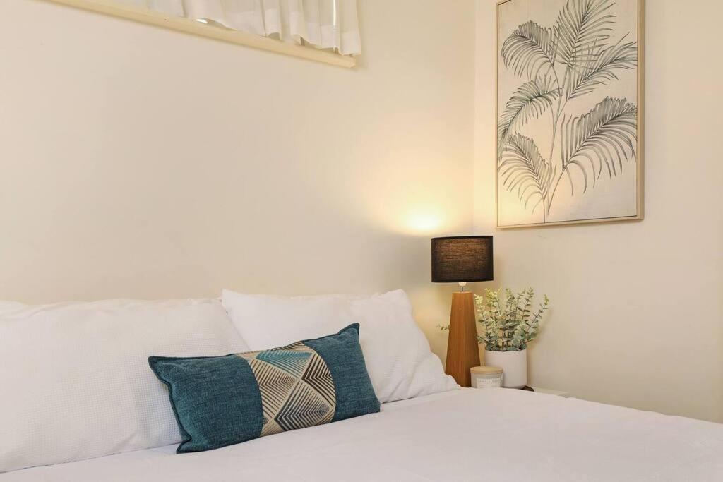 2 Bedroom Central With Pool, Spa, Mini Golf * Mooloolaba