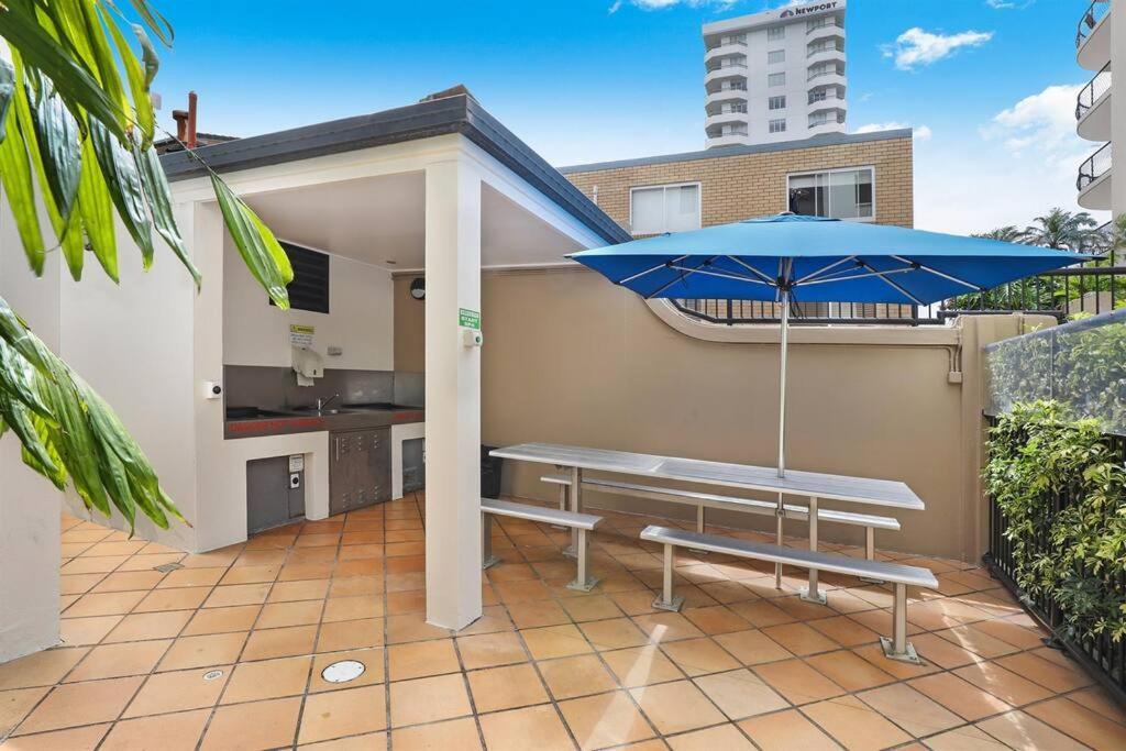 2 Bedroom Central With Pool, Spa, Mini Golf Apartment Mooloolaba