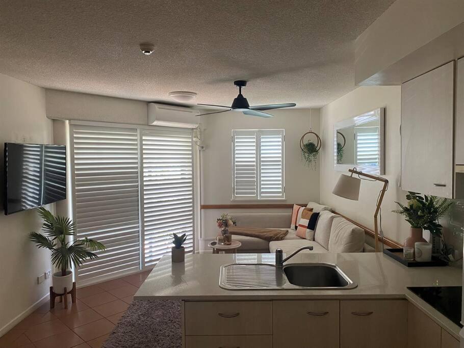 2 Bedroom Central With Pool, Spa, Mini Golf Mooloolaba