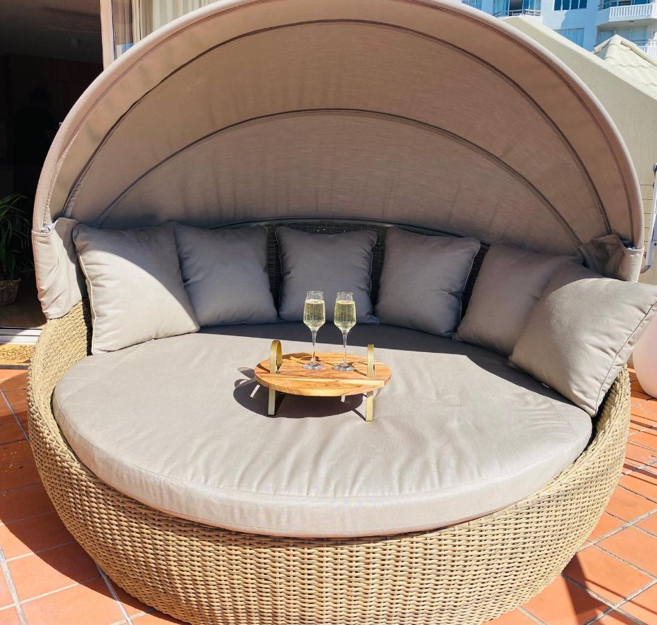 License To Chill • Couple's Escape In *