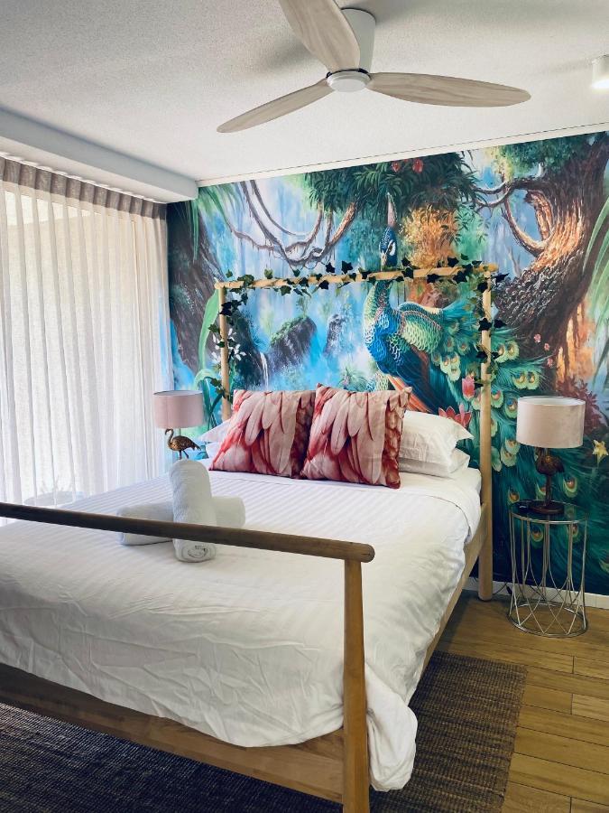 License To Chill • Couple's Escape In Apartment Mooloolaba