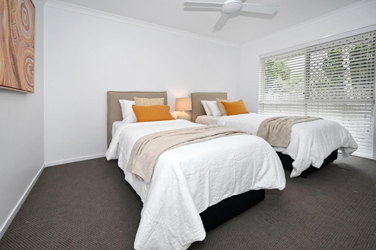 Stunning Waterfront -10 Guests Zb1 Holiday home *